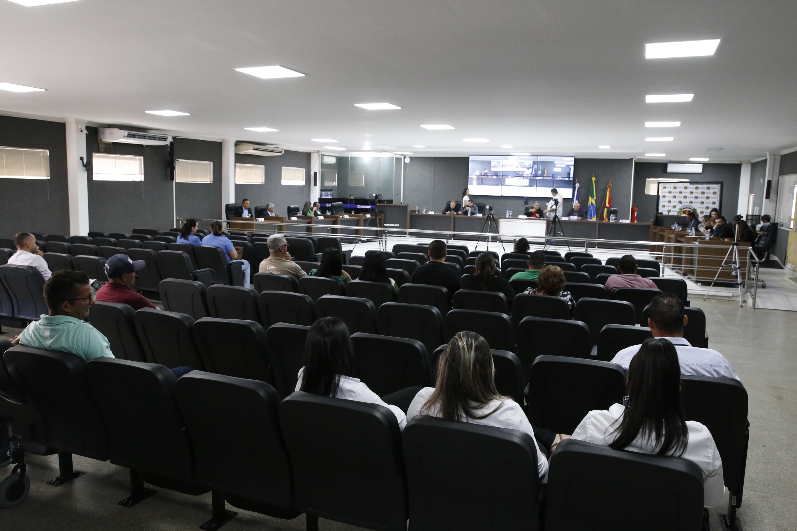 Vereadores de Alta Floresta cobram da Energisa melhorias urgentes na rede elétrica urbana e rural