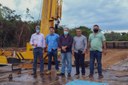 Vereadores e prefeito visitam construção de ponte de concreto sobre o Rio Teles Pires