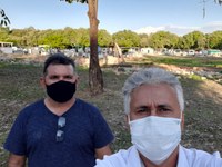 Vereadores Naldo e Ailton vistoriam construção do muro no Cemitério Jardim da Saudade