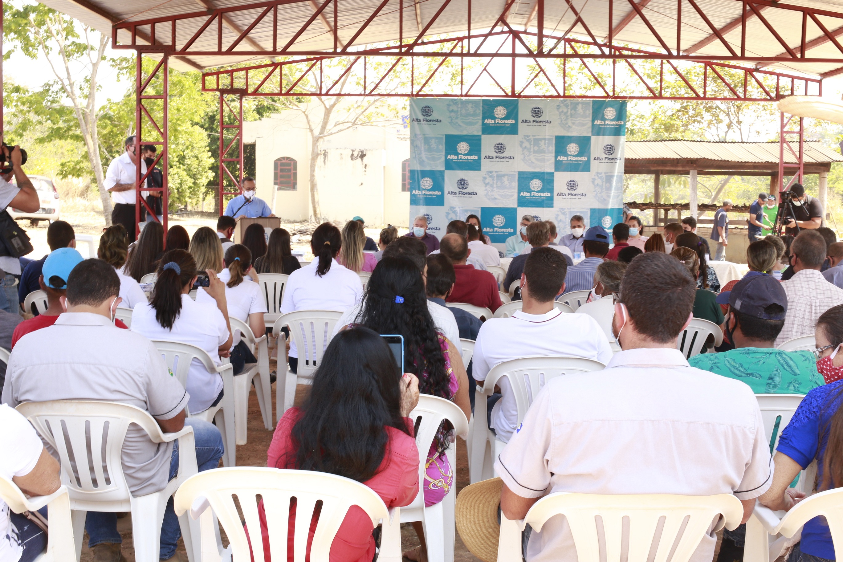 Vereadores participam de entrega dos títulos definitivos para 74 famílias no Assentamento Jacamim