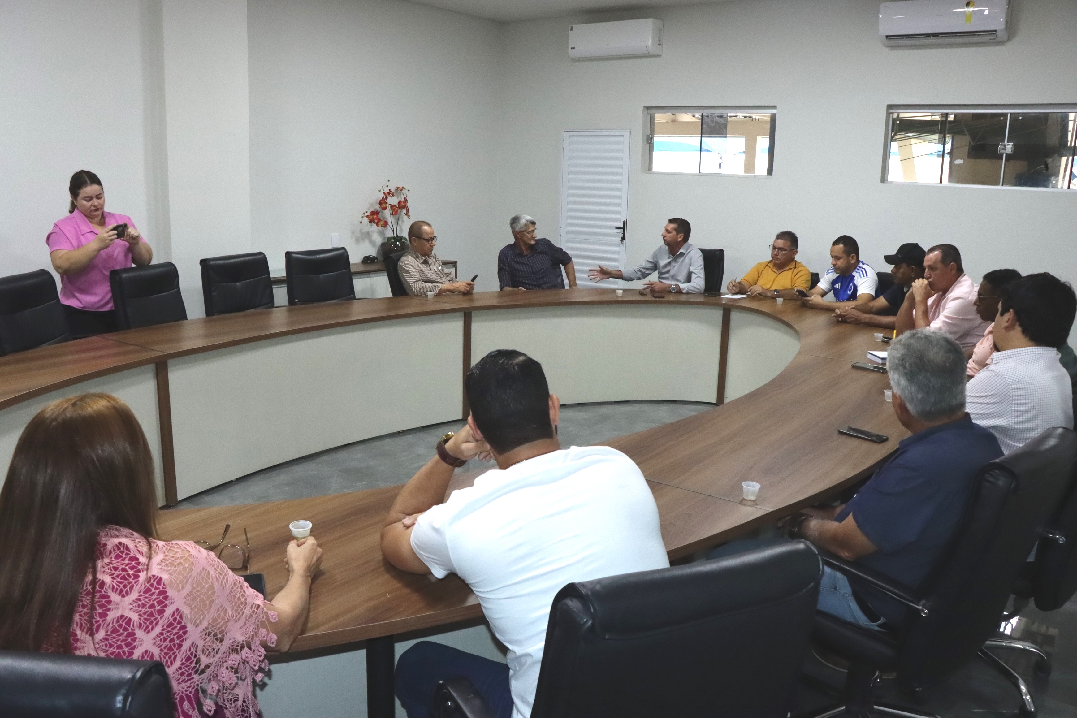 Vereadores reforçam cobranças ao executivo durante reunião administrativa com o Prefeito