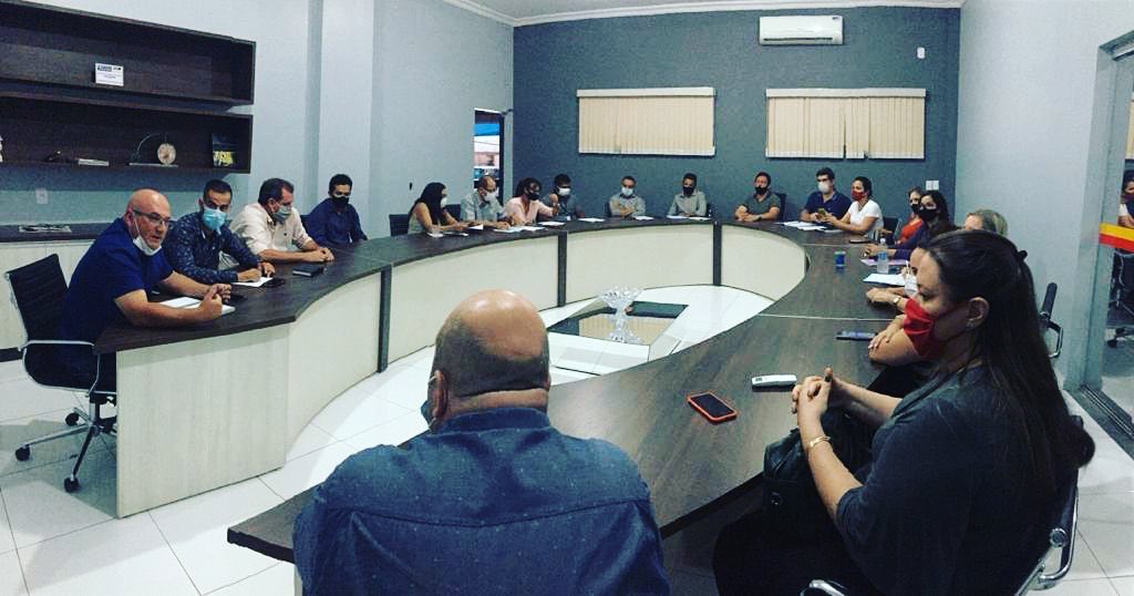 Vereadores se reúnem com a Associação Protetora Amamos Animais de Alta Floresta e definem ações