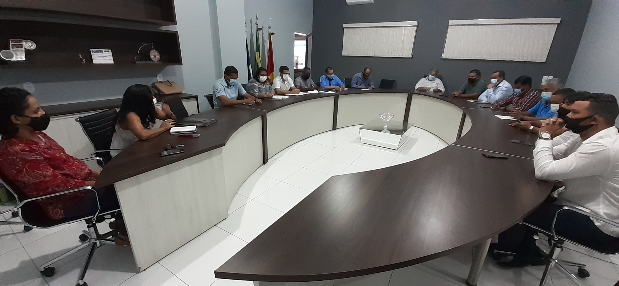 Vereadores se reúnem com a secretária de educação e fazem cobranças