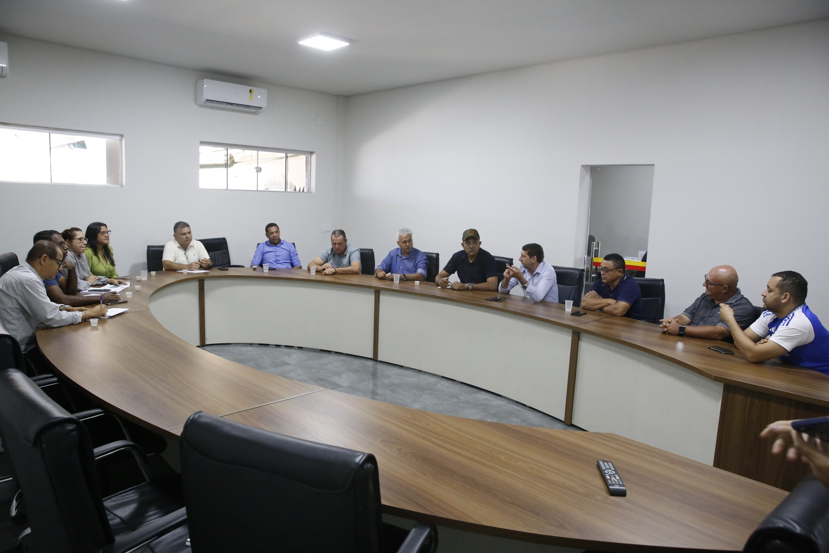 Vereadores se reúnem com delegada regional para tratar da mudança de sede da delegacia