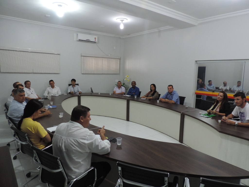 VEREADORES SE REÚNEM COM O NOVO SECRETÁRIO DE SAÚDE DE ALTA FLORESTA