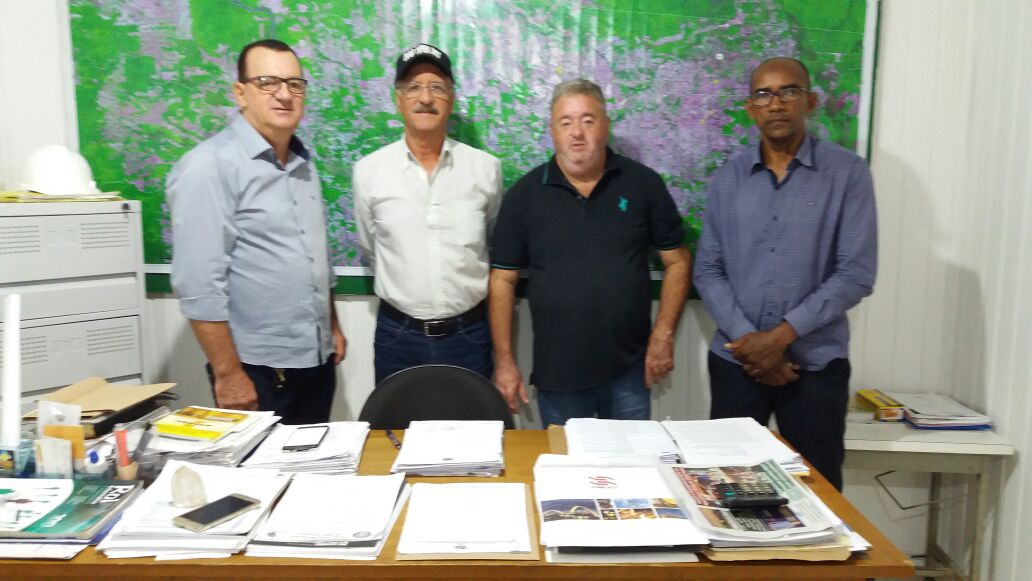 Vereadores se reúnem com secretário de infraestrutura e cobram operação tapa-buraco