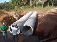 Vereadores Tuti, Ailton e Bernardo vistoriam construção de bueiro tubular na Comunidade Guadalupe