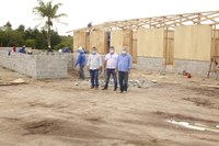 Vereadores Tuti, Bernardo e Ailton visitam canteiro de obras da ponte da MT-419