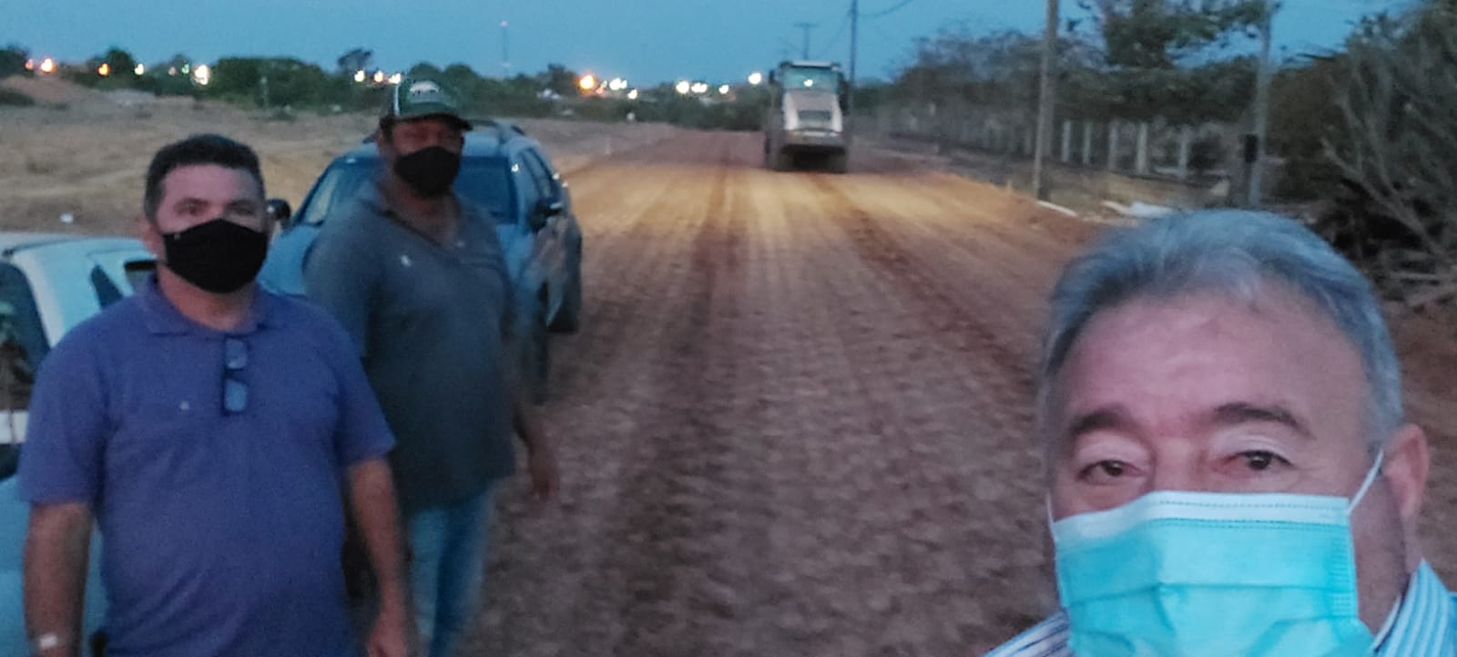 Vereadores Tuti e Ailton vistoriam construção de galeria no Boa Nova e asfalto na Avenida Vila Nova