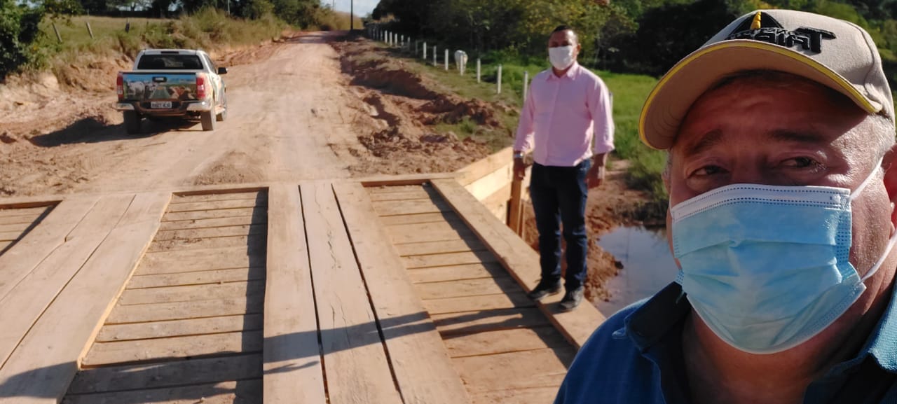 Vereadores Tuti e Bernardo vistoriam construção de pontes na Quarta Leste