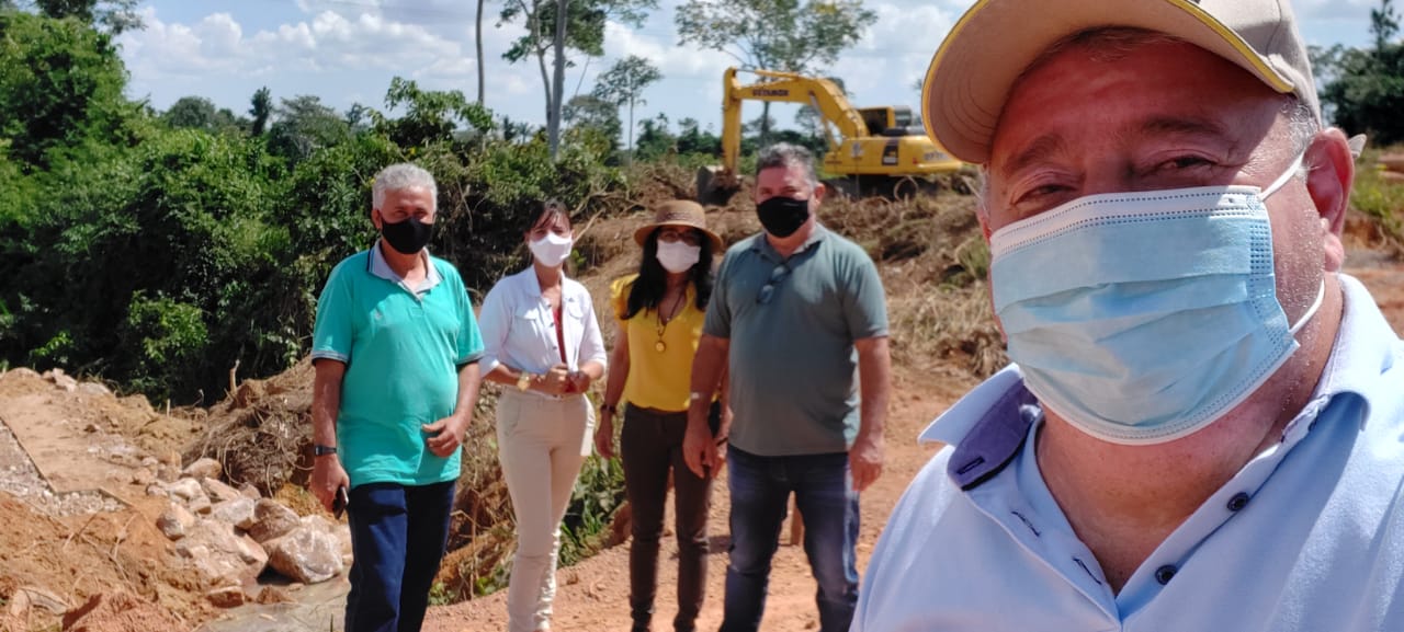 Vereadores vistoriam construção de bueiro na MT-010
