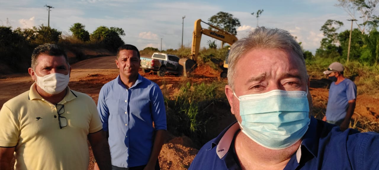 Vereadores vistoriam patrolamento e construção de bueiros na MT-010
