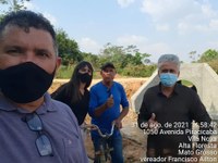Vereadores Ailton, Naldo e Leonice verificam construção de bueiro no bairro Boa Esperança